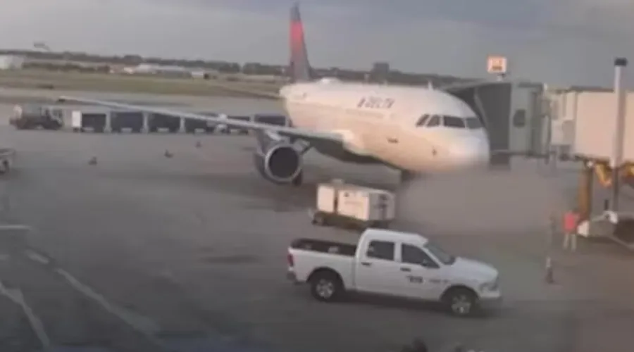 Acidente aconteceu no Aeroporto Internacional de San Antonio, no Texas