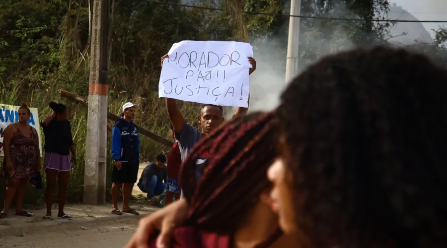 Moradores da região fizeram um protesto