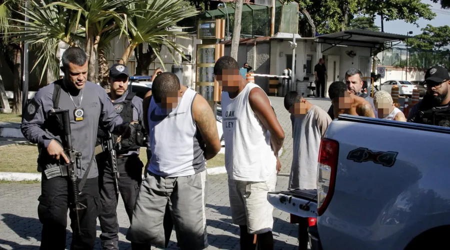 Nove pessoas foram presas durante a operação 'Torniquete' nas comunidades do Complexo da Mangueirinha