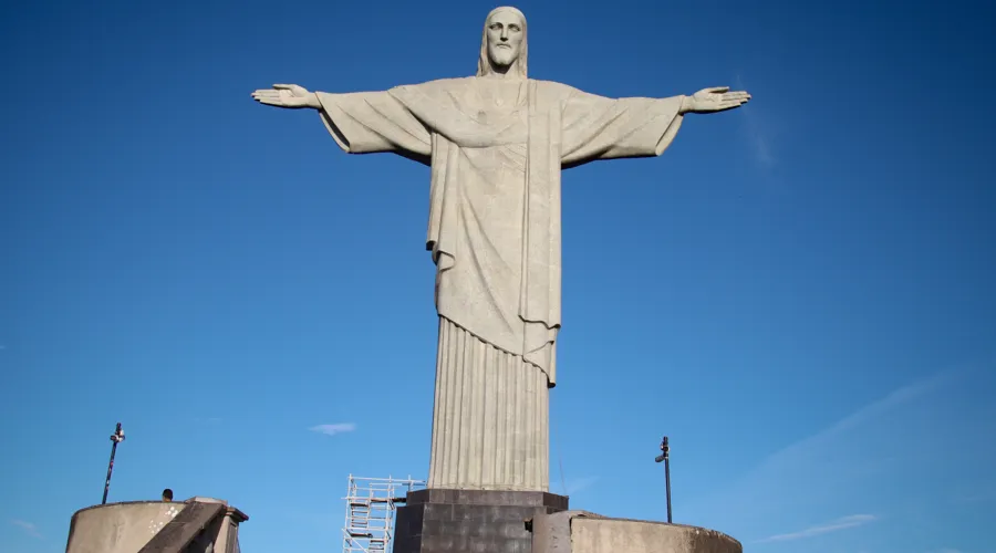 A publicação ressaltou os pontos turísticos icônicos do Rio de Janeiro, como o Cristo Redentor