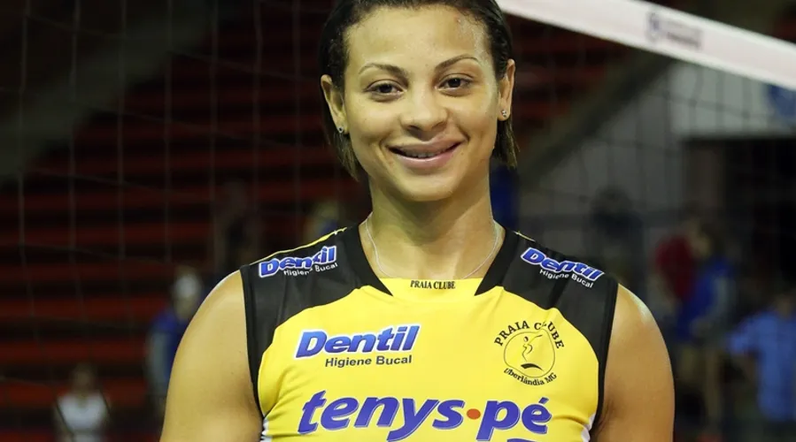 Walewska foi campeã da Superliga de Vôlei na temporada 2017/2018 pelo Praia Clube, também foi medalhista de bronze nas Olimpíadas de Sydney, em 2000. E foi pela equipe mineira que Walewska se despediu das quadras, em 2022.