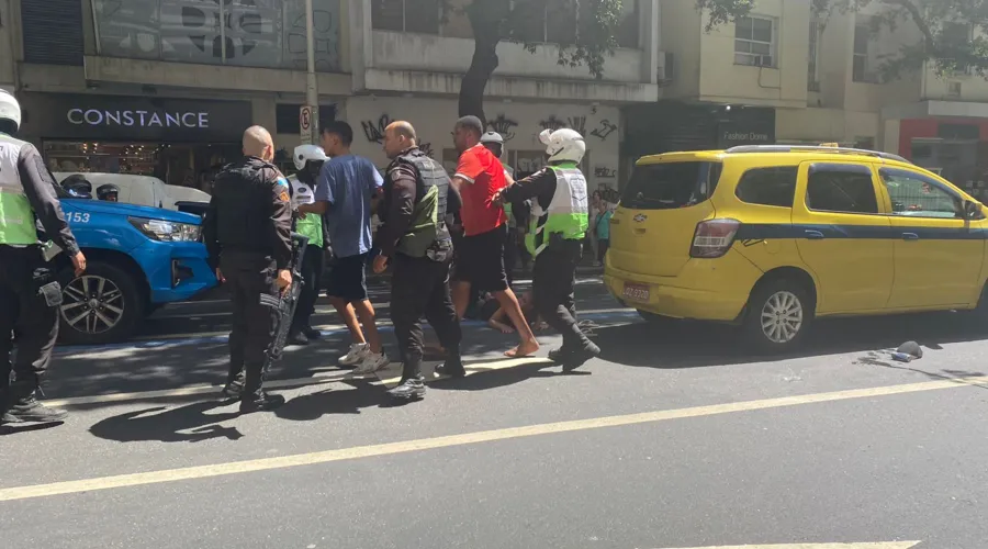 Imagem ilustrativa da imagem Trio é preso com granadas e pistola em táxi na Zona Sul do Rio