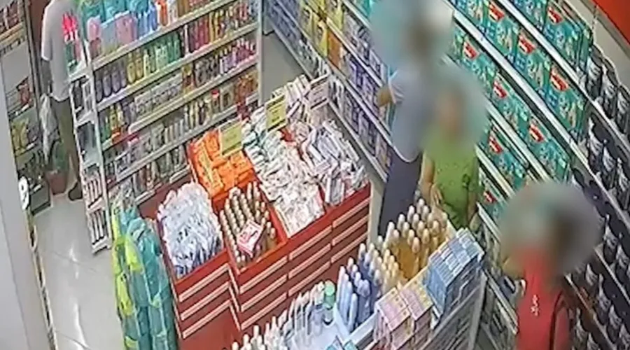 Mulheres são flagradas furtando farmácia