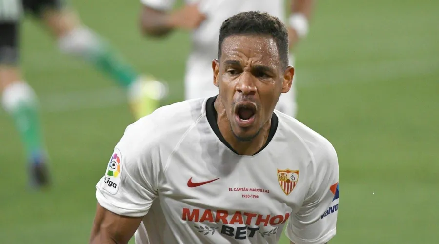 Fernando tem mais um ano de contrato com o Sevilla, clube espanhol que defende desde 2019