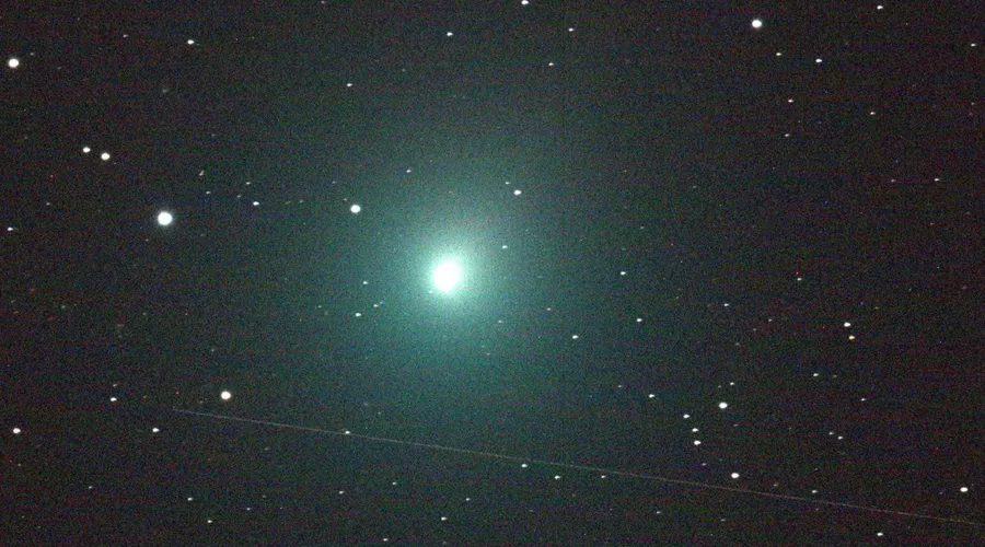 Cometa tem uma característica cor verde