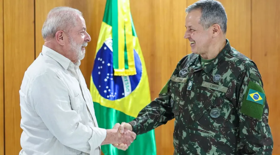 Lula desejou ao  general Tomás Miguel Ribeiro Paiva um bom trabalho