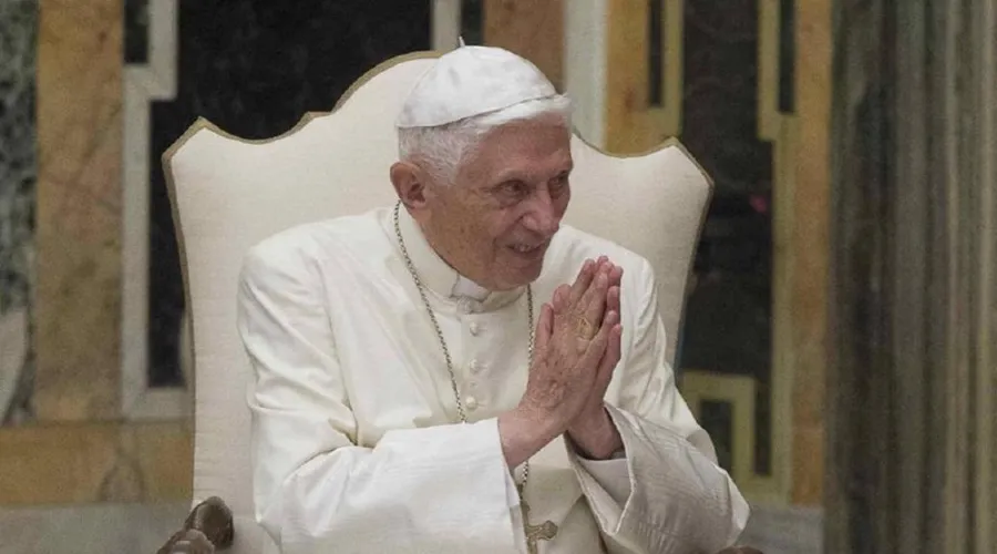 Bento XVI renunciou o cargo em 2013