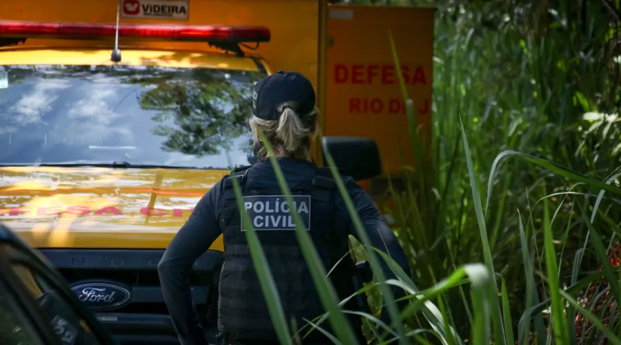 Menina foi encontrada em uma área de mata na Estrada dos Cajueiros, em Itaipuaçu
