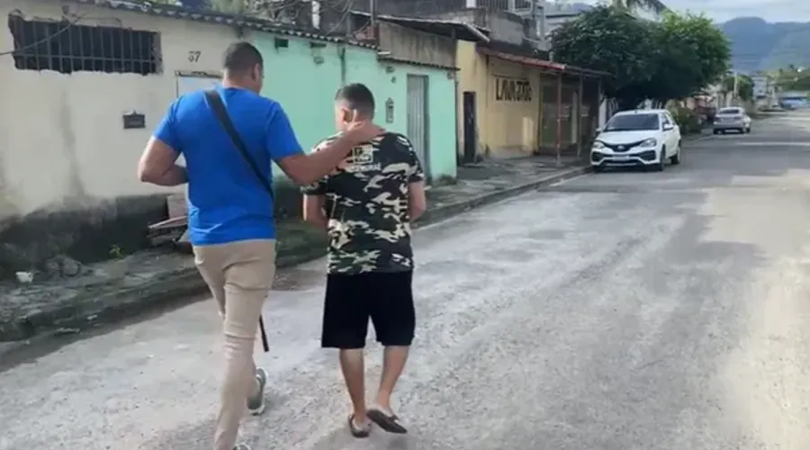 O suspeito foi preso por agentes da DEAM na Baixada Fluminense