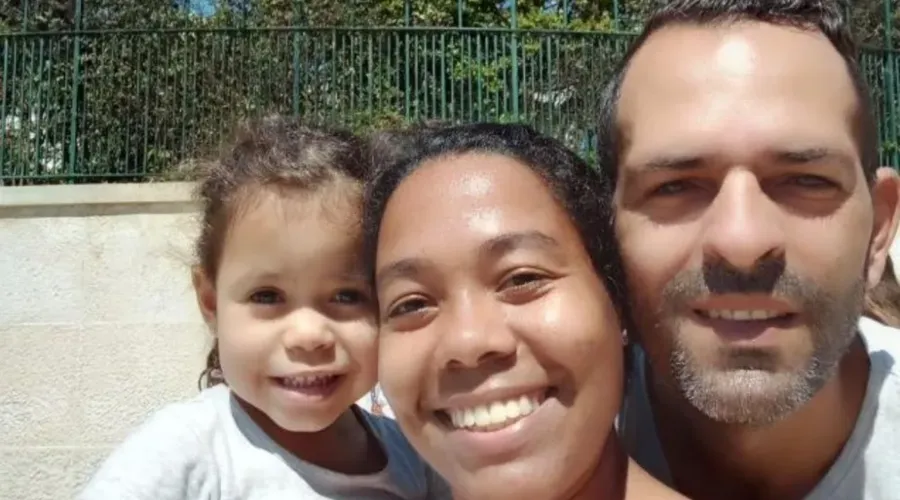 Maitê, de 4 anos, Allan Santiago e Rosilene Pereira: horas de espera e angústia