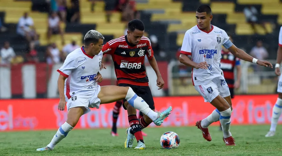 Com a vitória, o Flamengo aumenta a vantagem na liderança no Campeonato Carioca e chega a 20 pontos