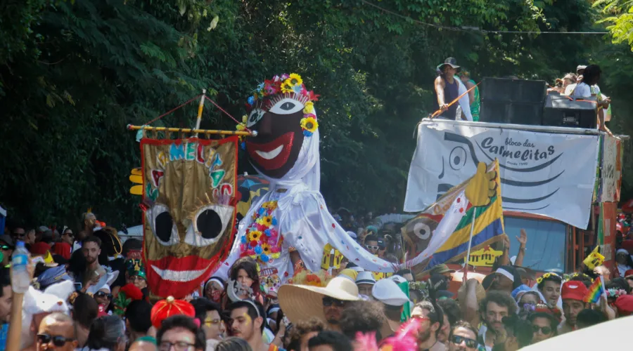 Escola, tradicionalmente, desfila duas vezes no Carnaval