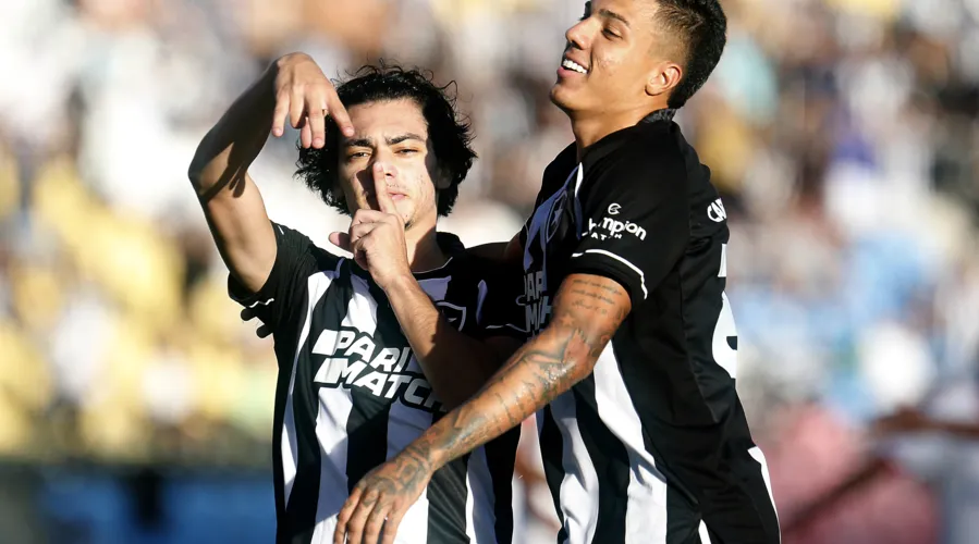 Matheus Nascimento e Carlos Alberto marcaram os gols da partida