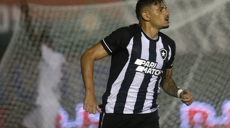 Tiquinhos Soares foi expulso no clássico contra o Flamengo