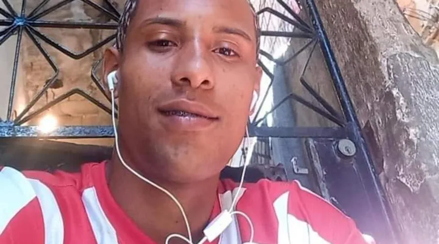 Maurício Rodrigues Júnior, de 21 anos, morrer atropelado por um ônibus BRT na manhã desta quinta-feira (9) na Barra