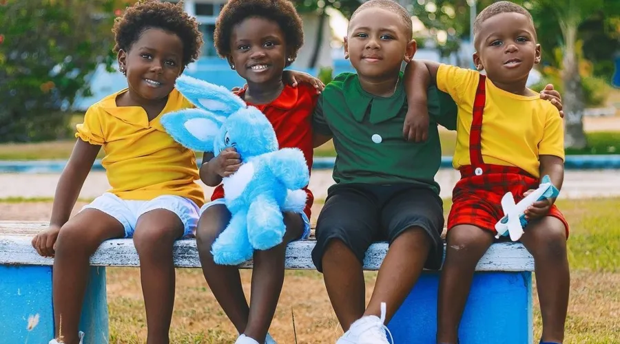 Crianças negras representando personagens da "Turma da Mônica"