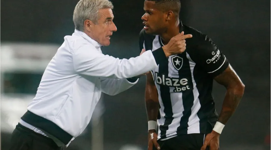 Júnior Santos teve uma breve passagem pelo Botafogo no segundo semestre de 2022