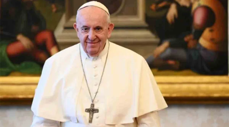 O papa foi internado na quarta-feira (29), após a audiência geral