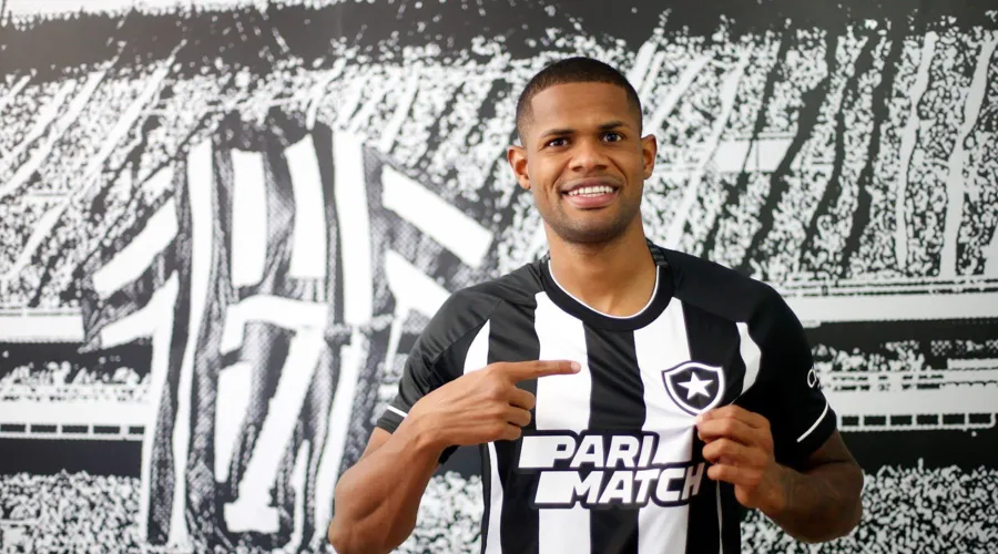 Júnior Santos retorna ao Glorioso após três meses