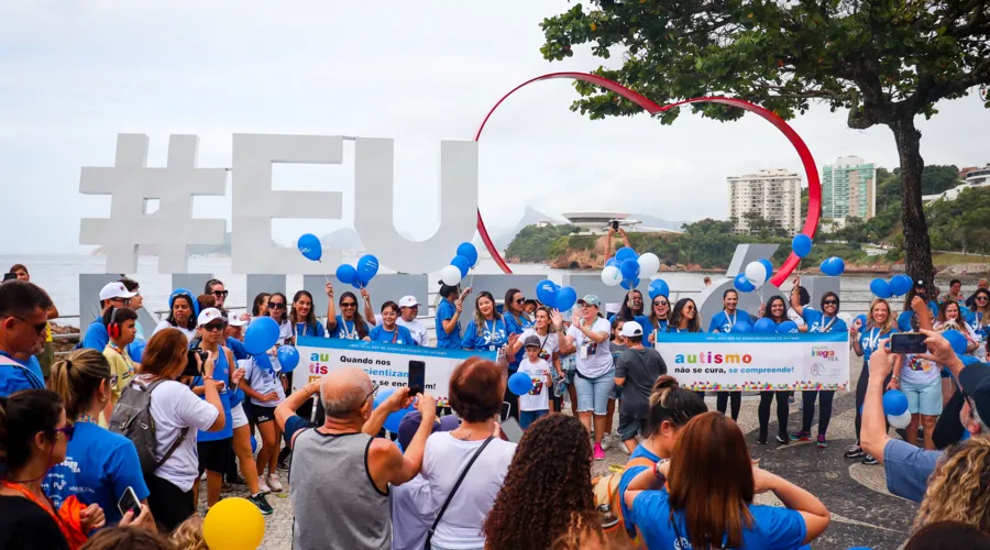 A caminhada aconteceu em Niterói neste domingo (2)