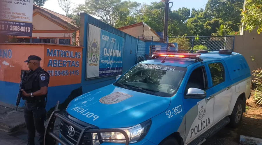 Houve reforço policial também na porta de escolas de Niterói