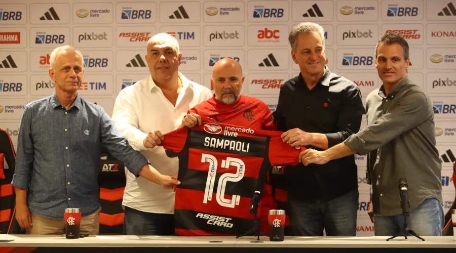 Dirigentes do Flamengo marcaram presença na coletiva