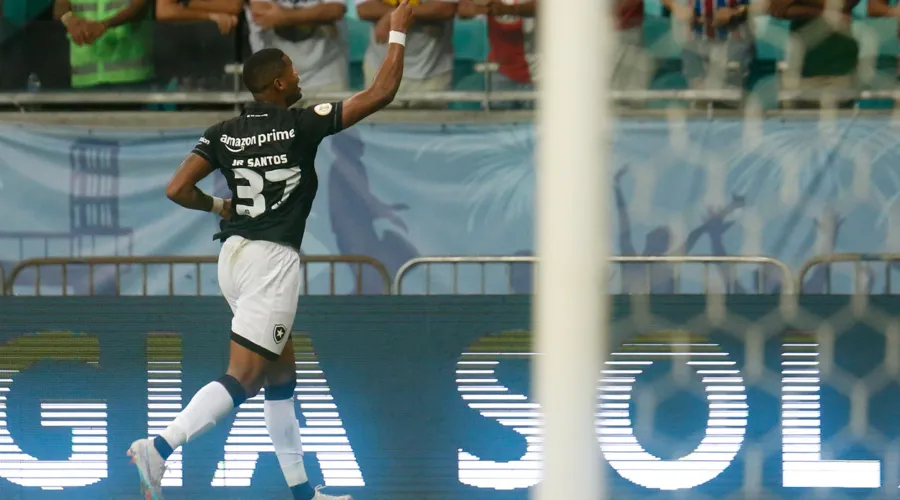 Com gols de Júnior Santos e Tchê Tchê, o Glorioso levou a melhor