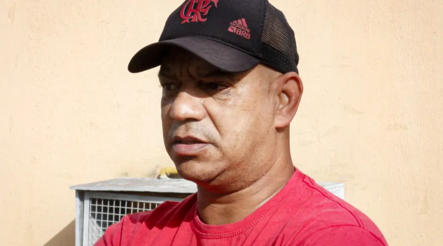 Antônio Carlos da Silva, de 47 anos, está morando há oito anos no Condomínio Jardim Marambaia