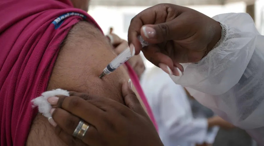 Vacinação havia sido suspensa após falta de doses da vacina bivalente