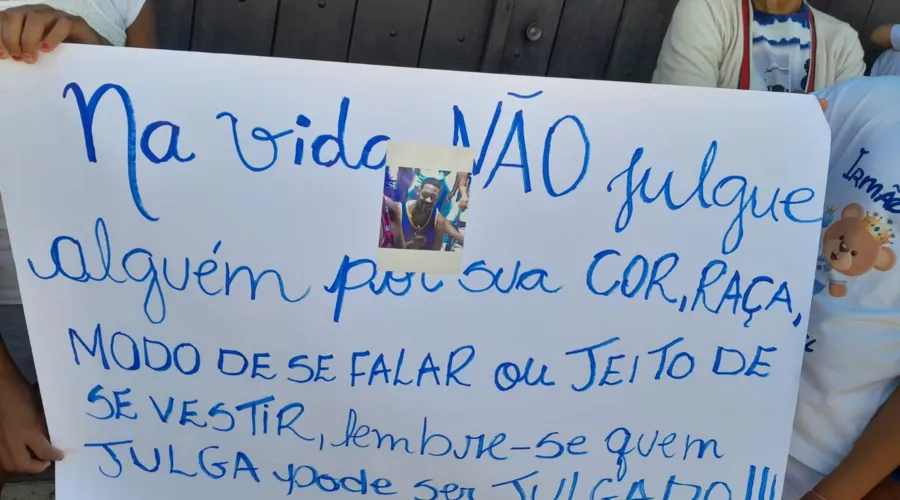 Imagem ilustrativa da imagem Familiares de jovem baleado nas costas em Niterói pedem por paz