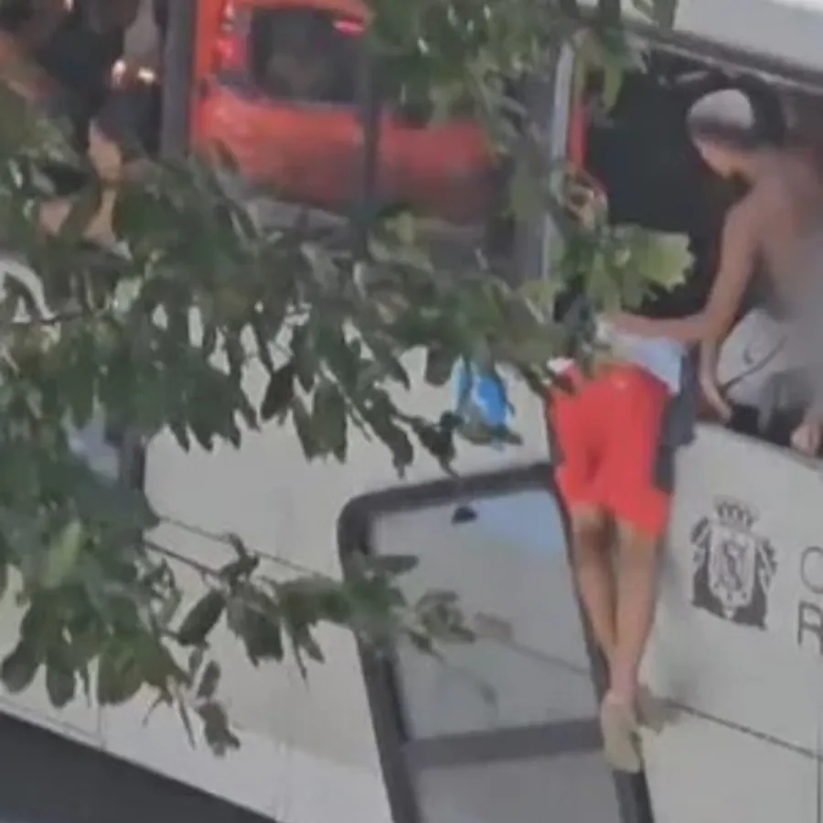 Depredação a ônibus em Copacabana
