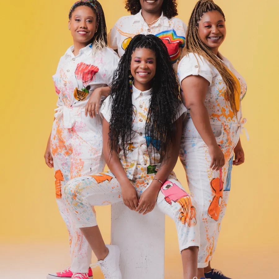 A banda é formada por quatro mulheres pretas, ritmistas de escolas de Samba como Vila Isabel e Viradouro