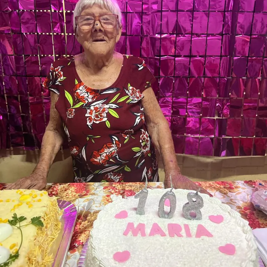 Dona Maria Dias da Silva completou 108 anos e ganhou festa de aniversário