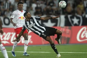 Imagem ilustrativa da imagem Artilheiro! Júnior Santos celebra marca no Botafogo