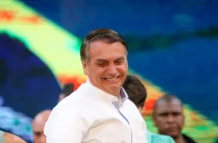 Imagem ilustrativa da imagem Bolsonaro ganha na Mega-Sena em bolão com amigos do PL