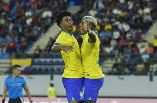 Imagem ilustrativa da imagem Brasil vence a Colômbia com gols de Endrick e John Kennedy