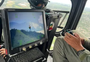 Imagem ilustrativa da imagem Helicóptero da PM derruba seis balões em São Gonçalo; vídeo
