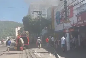 Imagem ilustrativa da imagem Incêndio em supermercado de Niterói; vídeo