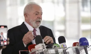 Imagem ilustrativa da imagem Lula deixa hospital em Brasília após cirurgia