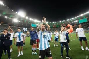 Imagem ilustrativa da imagem Messi critica ação da polícia no Maracanã: 'Batendo nas pessoas'