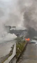 Imagem ilustrativa da imagem Moradores de Tribobó protestam e fecham a RJ-106; vídeo