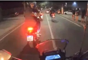 Imagem ilustrativa da imagem Motociclista escapa de morte em tentativa de assalto no Rio; vídeo
