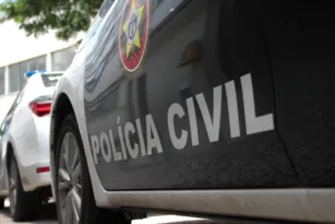 Imagem ilustrativa da imagem Policial civil é preso por extorquir e ameaçar família no Rio