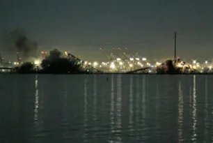 Imagem ilustrativa da imagem Ponte desaba após colisão de navio nos EUA; veja o vídeo