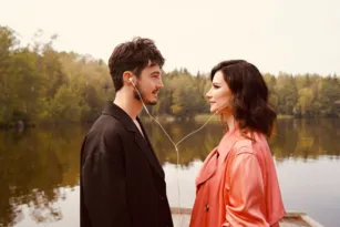 Imagem ilustrativa da imagem Tiago Iorc e Laura Pausini brilham em clipe gravado na Suécia