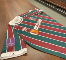 Imagem ilustrativa da imagem Uniforme do Fluminense fica 'mais limpo' para o Mundial; entenda