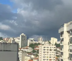 Imagem ilustrativa da imagem Vem chuva aí! Tempo começa a ficar fechado em Niterói