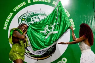 Imagem ilustrativa da imagem Vereadora é escolhida rainha de bateria em escola de Niterói