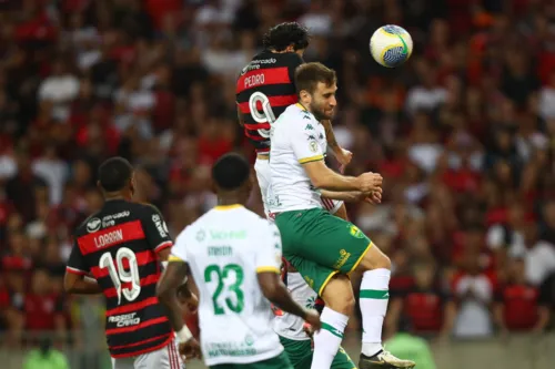 Apesar do bom início do time rubro-negro, o Cuiabá foi que abriu o marcador aos cinco minutos