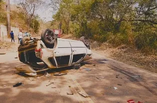 Imagem ilustrativa da imagem Grávida morre em acidente de carro; bebê também não resiste